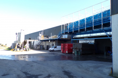 16 mars : vue extérieru dos bâteiment décartonneur