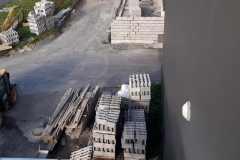 16 avril : montage mur côté stock aval locaux techniques