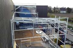 16 avril : montage bardage autour 2ème cabine de tri arrière bâtiment