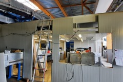 14 mai 2020 : installation parois cabines de tri